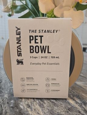 Stanley Pet Bowl - Tan and Black